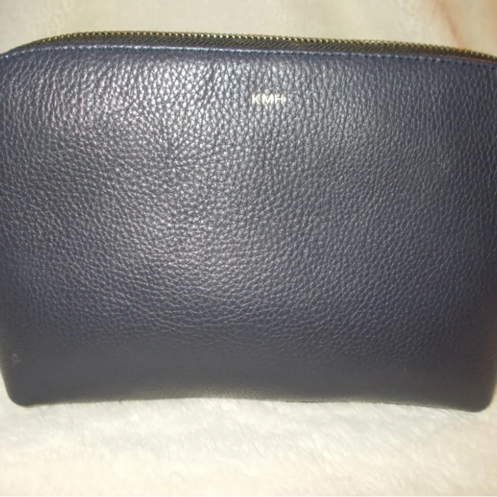 Cuyana Pebbled Leather Travel Toiletry Case